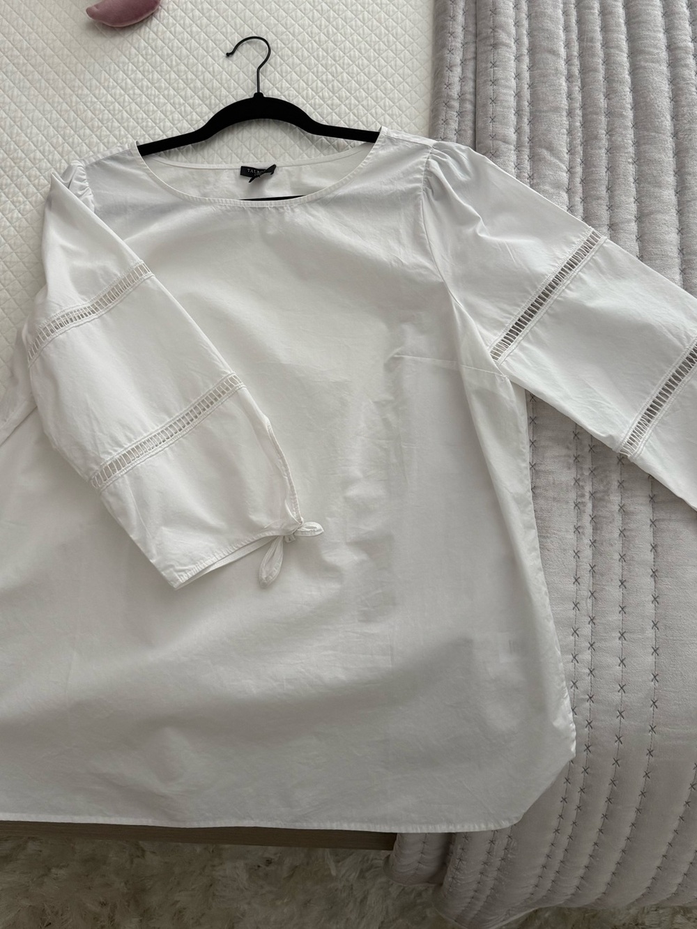 Talbots blouse/top in size XL with the cutest detailing on the sleeves